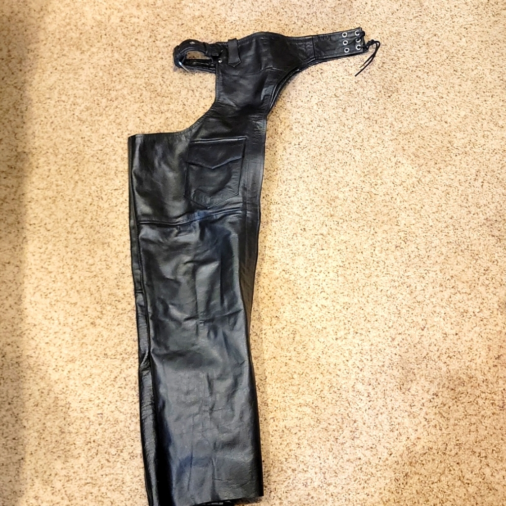 Bikers Black Leather Bikers Vest & Chaps - Picture 9 of 10